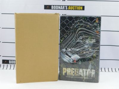Lot Hot Toys Predator Action Figure MMS Bodnar S Auction Bodnarsauction