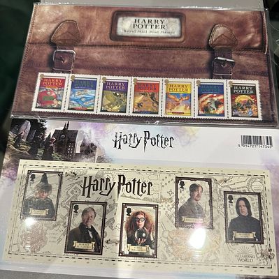 Harry Potter stamp presentation pack and mini sheet comprising 11 first class stamps by Royal 