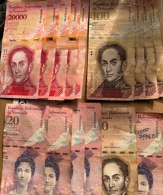 c.15 Bolivariana de Venezuela banknotes, inc. duplication