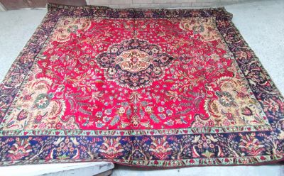 Large old, fine quality Indian tasselled rug in traditional pattern, 385 x 275 cm