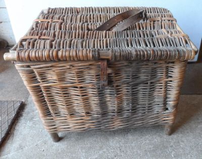 Early 20thC vintage fishing creel wicker basket with original strapping