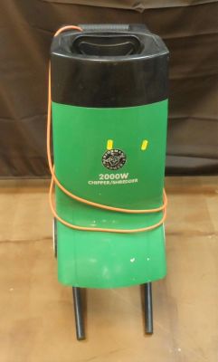 Free standing garden chipper/shredder