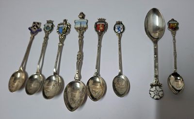 Six enamelled 800 silver tea spoons together with 2 sterling silver examples (8), 60 grams of 