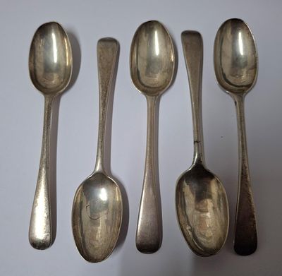 Five London hallmarked 1905 silver teaspoons (5), 125 grams