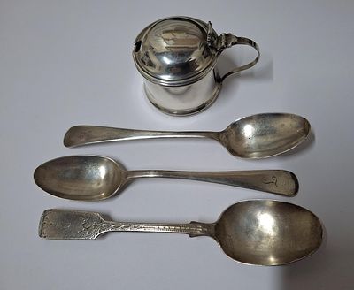 Three antique silver teaspoons together with a silver mustard pot with blue glass liner, all 