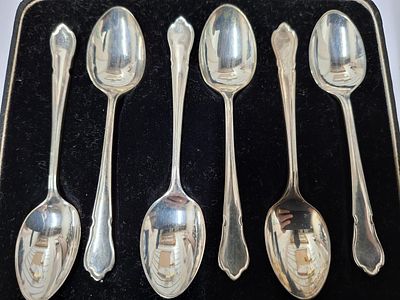 Sheffield hallmarked 1939 silver teaspoons in fitted case marked for J W Turner of Blackburn 