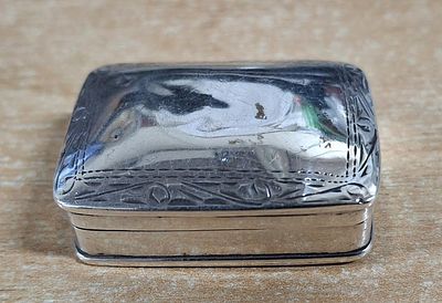 Oblong, hinged lid 925 silver pill box