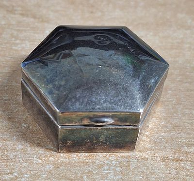 Octagonal shaped 925 silver pill box