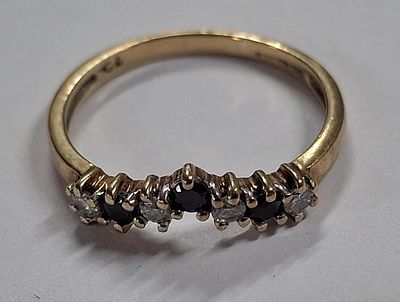 Hallmarked 9ct yellow gold dress wishbone ladies ring, approx 1.5 grams gross