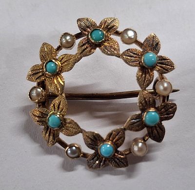 Unmarked Victorian 9ct gold brooch in the form of a circular flower heads motif with Turquoise 