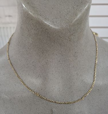 Hallmarked 9ct yellow gold fine ladies chain, 1.2 grams