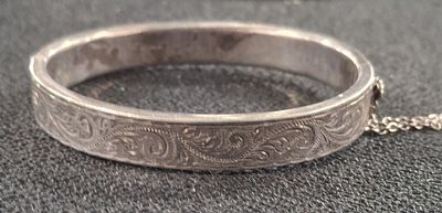 Hallmarked Birmingham silver engraved bangle, 16.8 grams