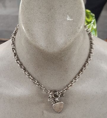 Heavy silver T-bar chain necklace with heart pendent, 35.8 grams