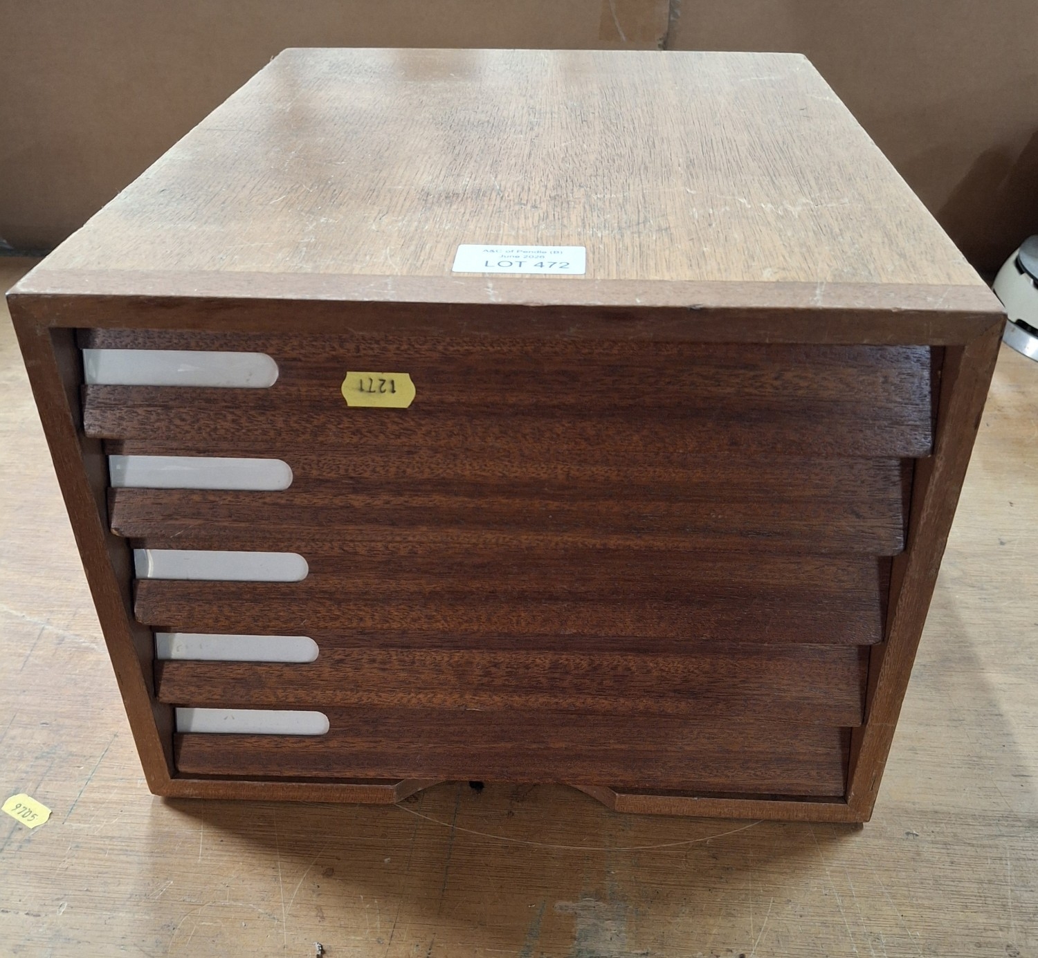 Lot 472