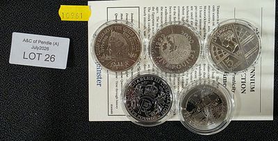 Five x 5 pound uncirculated coins in capsules (5)