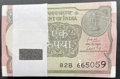 Error Bundle 1re Bundle Signed Subhash Garg 2019 Erroe note Crease Error at Top Right Of First Note