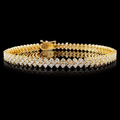 18K Yellow Gold 4.00ctw Diamond Bracelet An impressive diamond bracelet crafted in solid 18K 