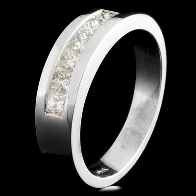 14K Gold 0.90ctw Diamond Ring. This solid 14K white gold ring is set with princess-cut natural 