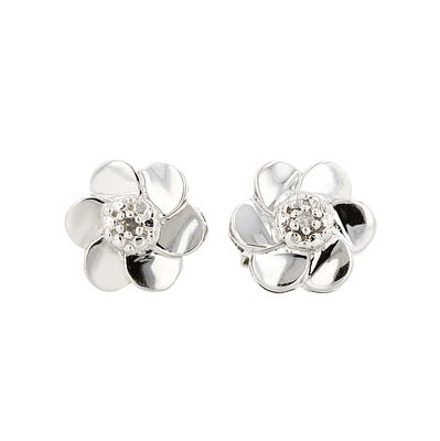 14K White Gold Diamond Earrings. Estimated Retail Replacement Value: $1,850.00 Ref: 
