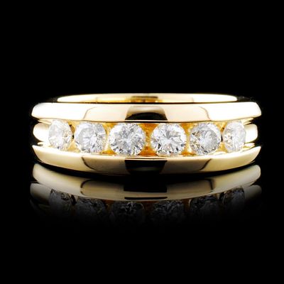 14K Gold 0.92ctw Diamond Ring. This solid 14K yellow gold ring is set with round brilliant-cut 