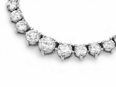 18k White Gold 9.00ct Diamond Necklace. This solid 18K white gold necklace is set with diamonds 