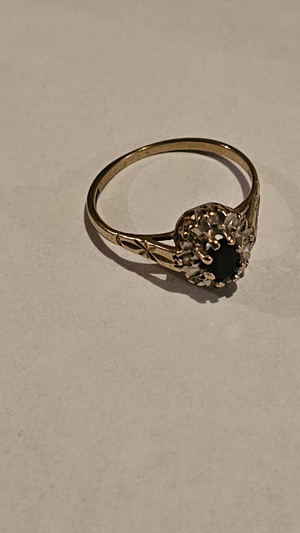 Lot 204: 9ct Yellow Gold Sapphire and Diamond Cluster Ring, 2g