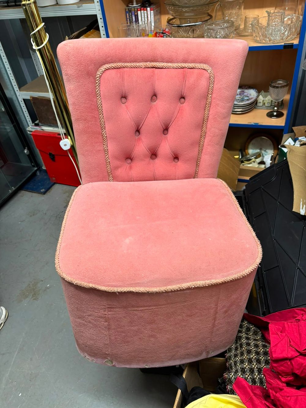Lot 292: A Mid-20th Century Pink Velvet Upholstered Slipper Chair