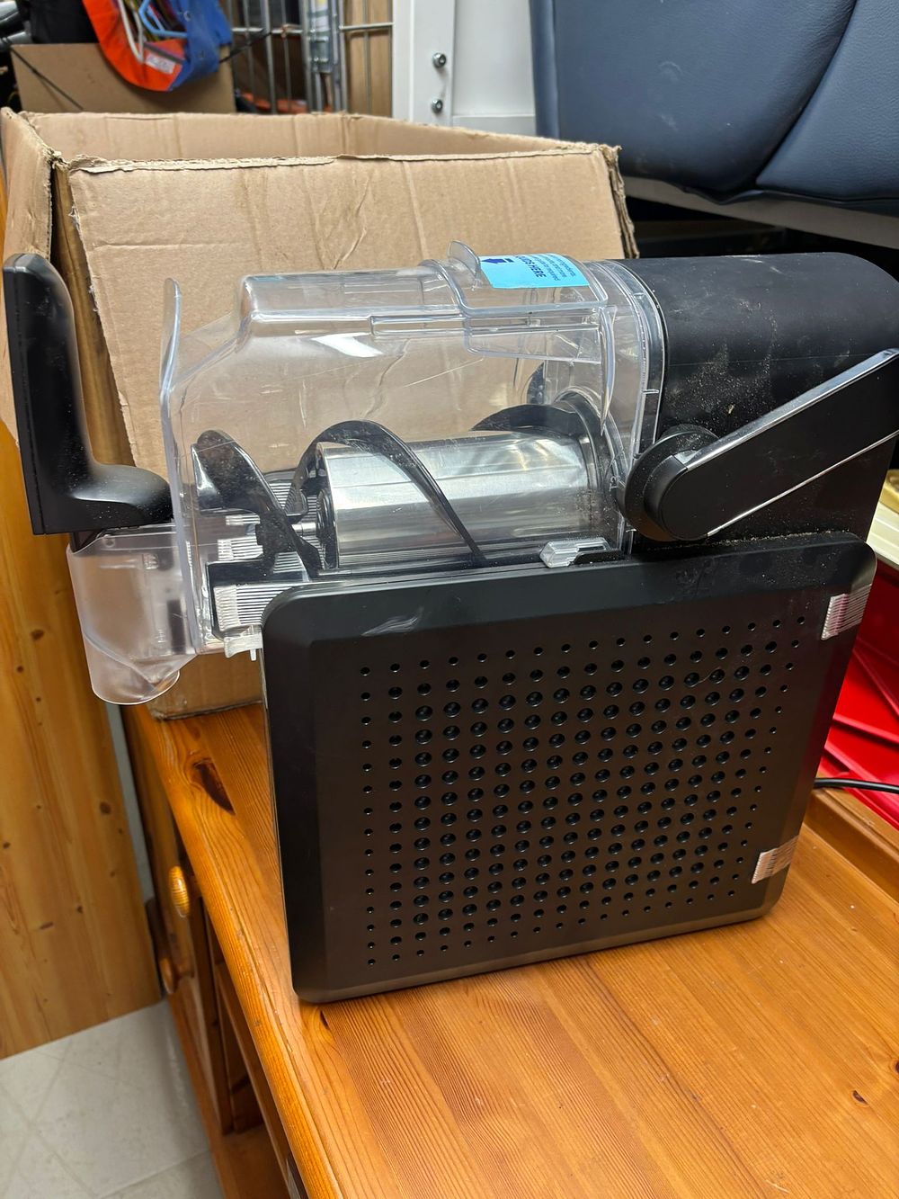 Lot 250: Chefman RJ62-20A-BLK-UK Countertop Frozen Drink Maker - As new