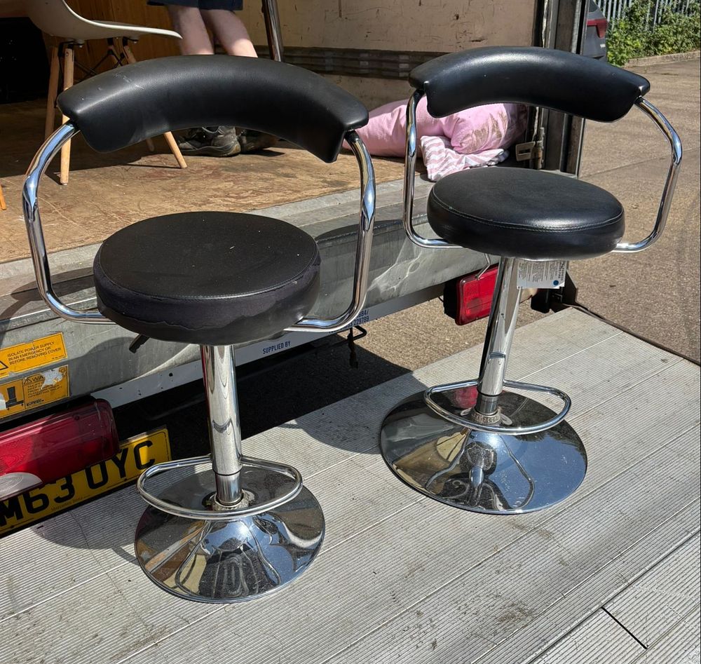 Lot 252: A Pair of Contemporary AmeriHome Style Black Faux Leather and Chrome Height Adjustable Bar Stools
