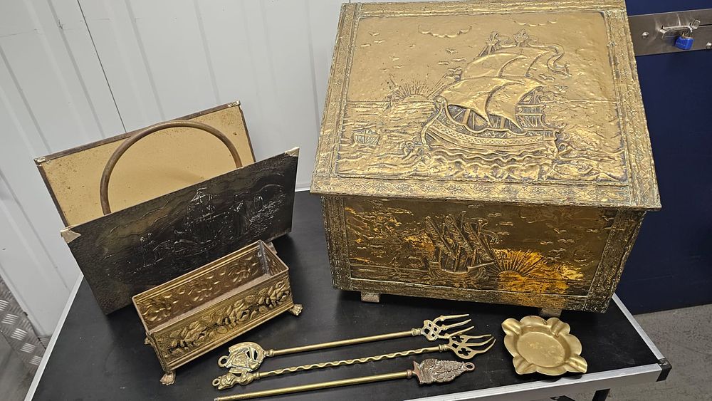 Lot 266: A Collection of Vintage Brass and Brass-Clad Fireside and Decorative Items