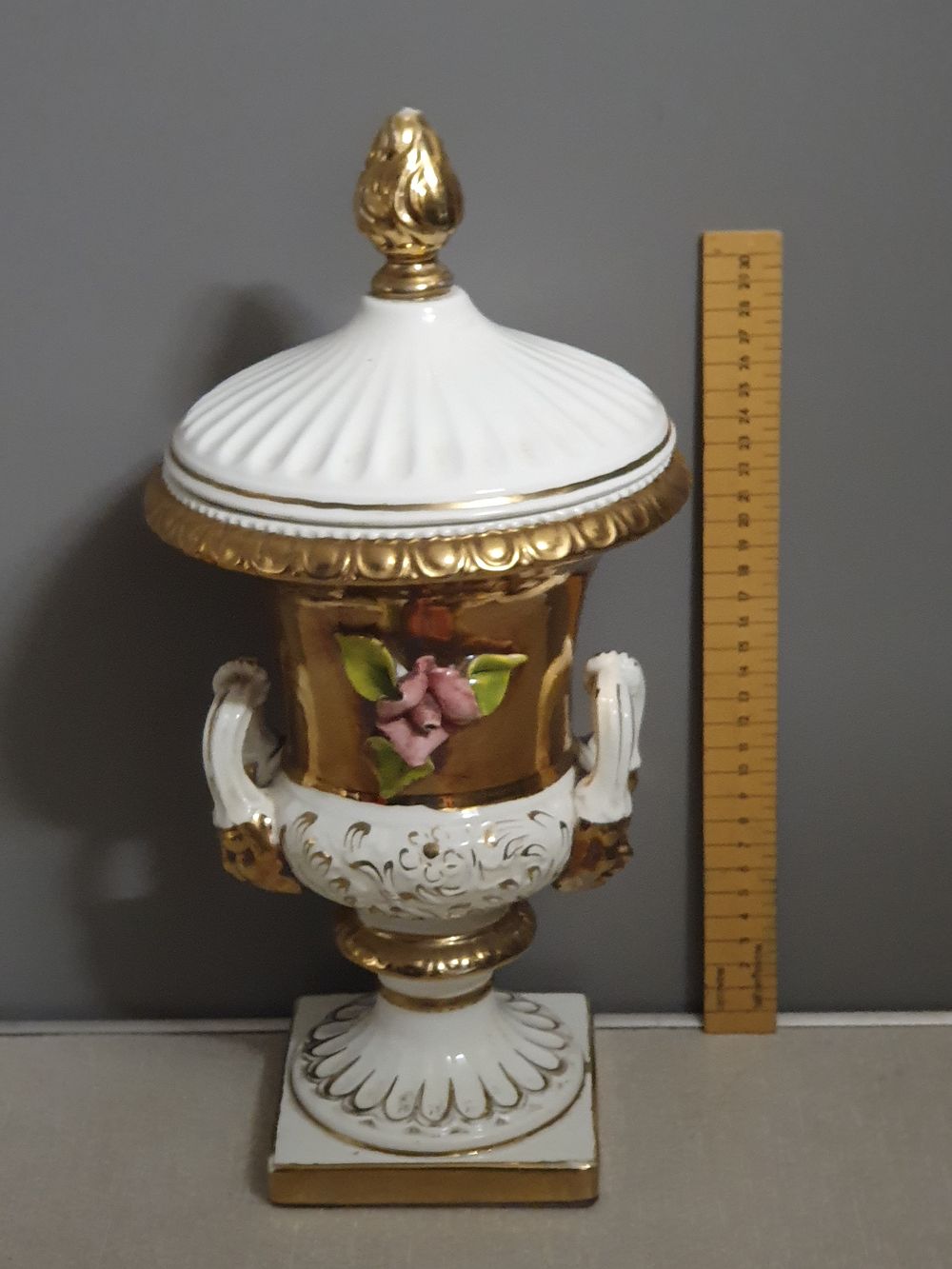 Lot 218: A Decorative Lidded Porcelain Urn with Gold Lustre and Encrusted Rose Decoration