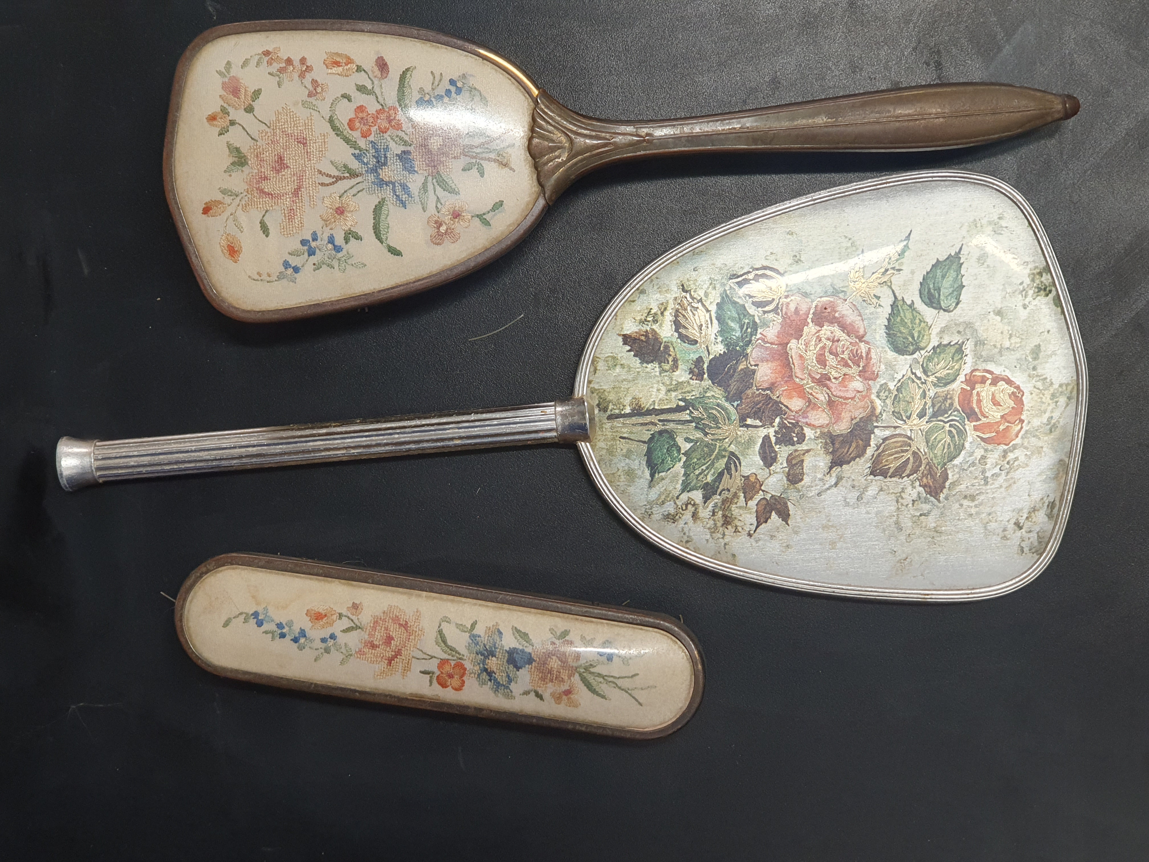 A Three-Piece Vintage Vanity Dressing Table Set with Floral Decoration