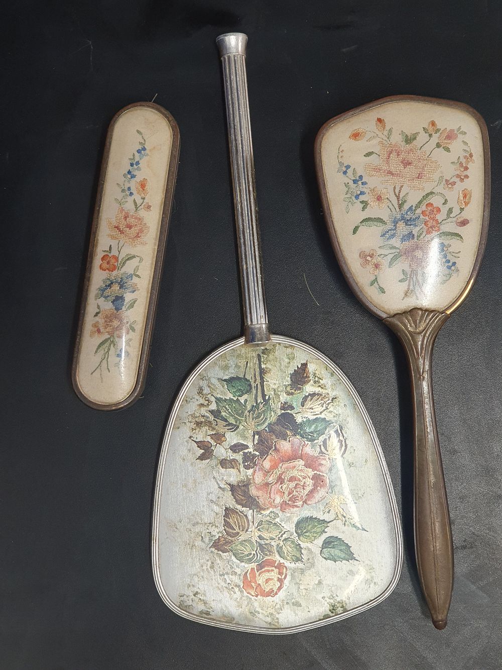 Lot 225: A Three-Piece Vintage Vanity Dressing Table Set with Floral Decoration