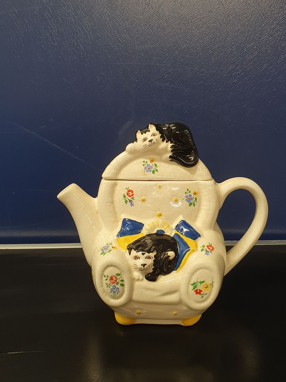 Lot 229: Wade England Whimsical Teapots Feline Collection Judith Wootton Cats on Armchair Teapot