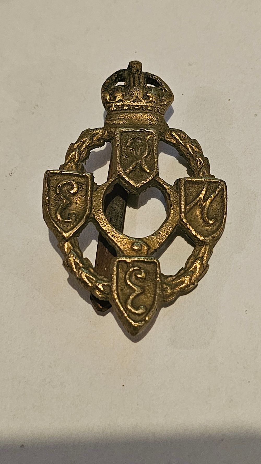 Lot 242: WWI New Zealand 33rd Reinforcements NZEF Brass Cap Badge