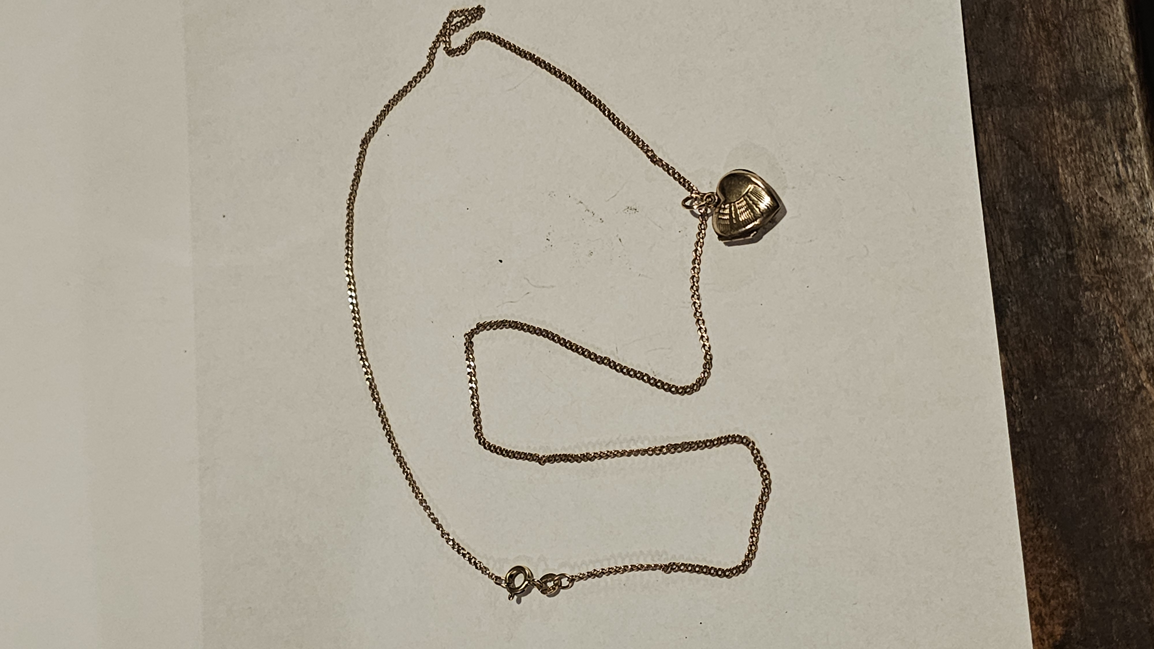 A 9ct gold necklace with a gold plated Heart pendant. 3g of 9ct gold total weight 4.6g