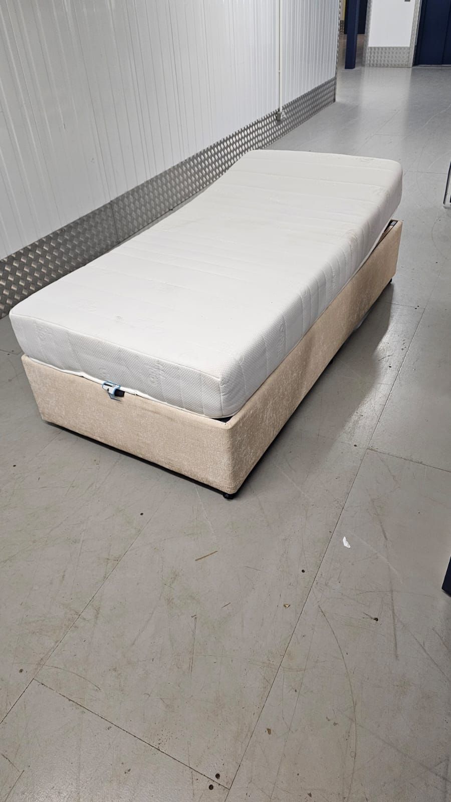Lot 303: An Oak Tree Mobility electric adjustable mechanical single bed with mattress
