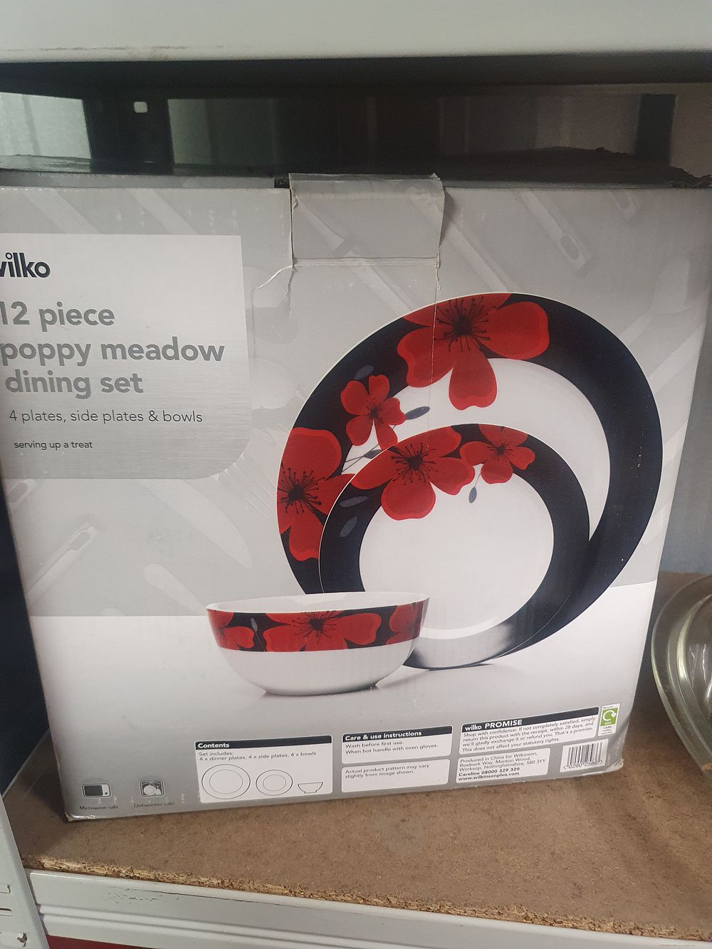 Lot 328: A Wilko Poppy Meadow Pattern 12 Piece Dining Set