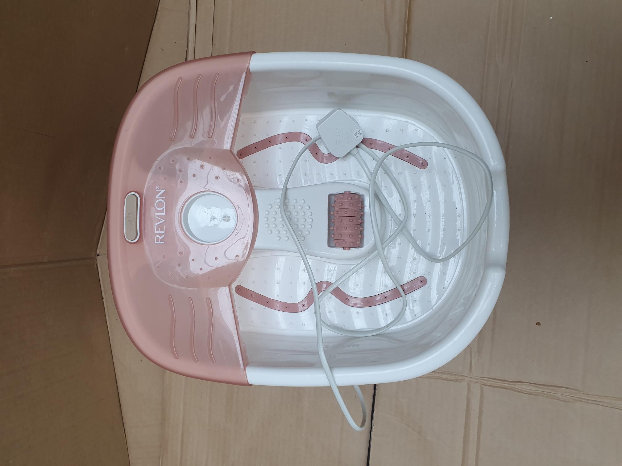 Revlon Electric Bubble Massage Foot Spa with UK Plug