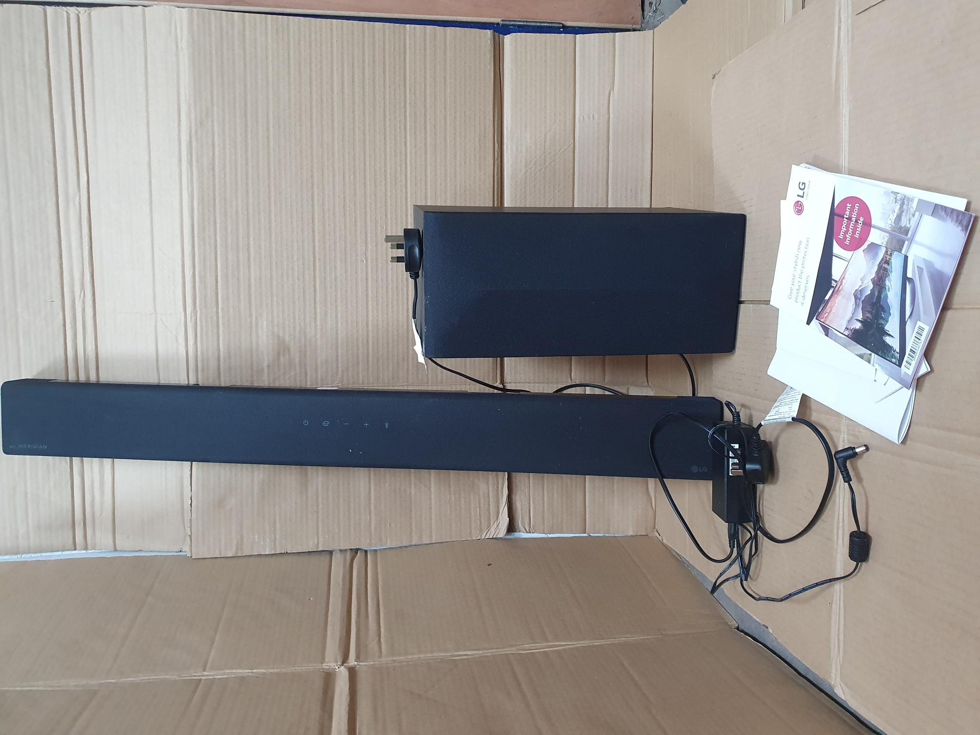 LG SN4 2.1 Channel Soundbar with Wireless Subwoofer and Meridian Audio, Boxed and Good Condition