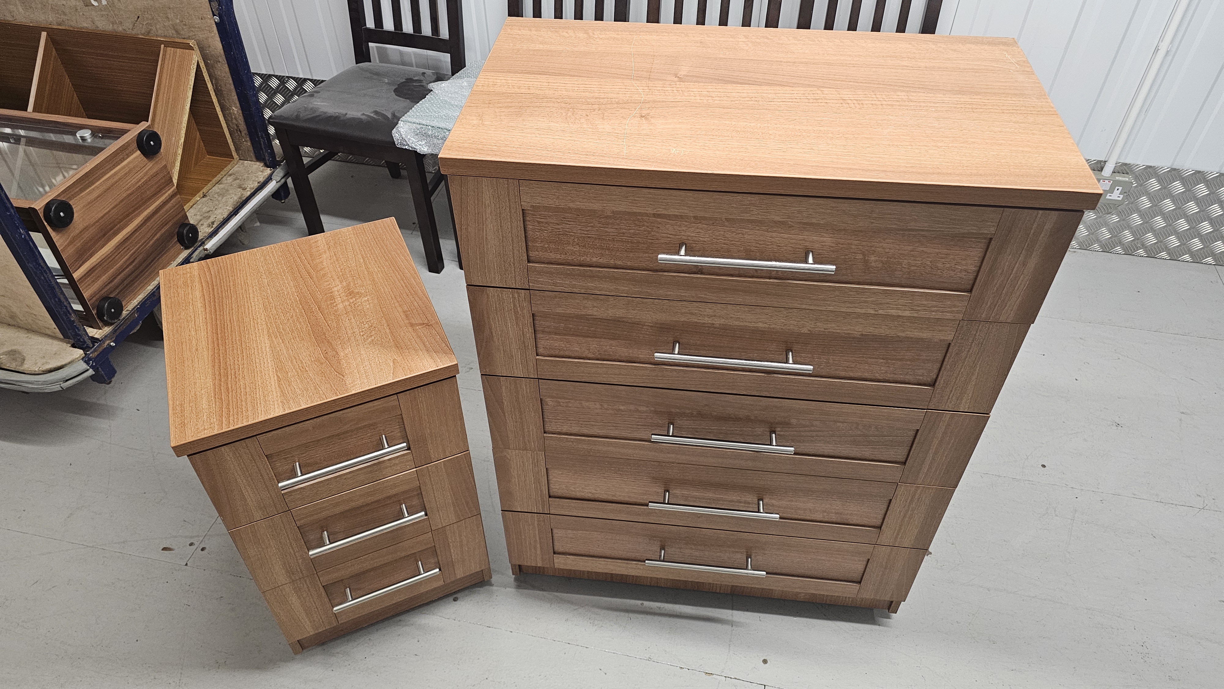 A Pair of Matching Modern Oak-Effect Chest and Bedside Drawers