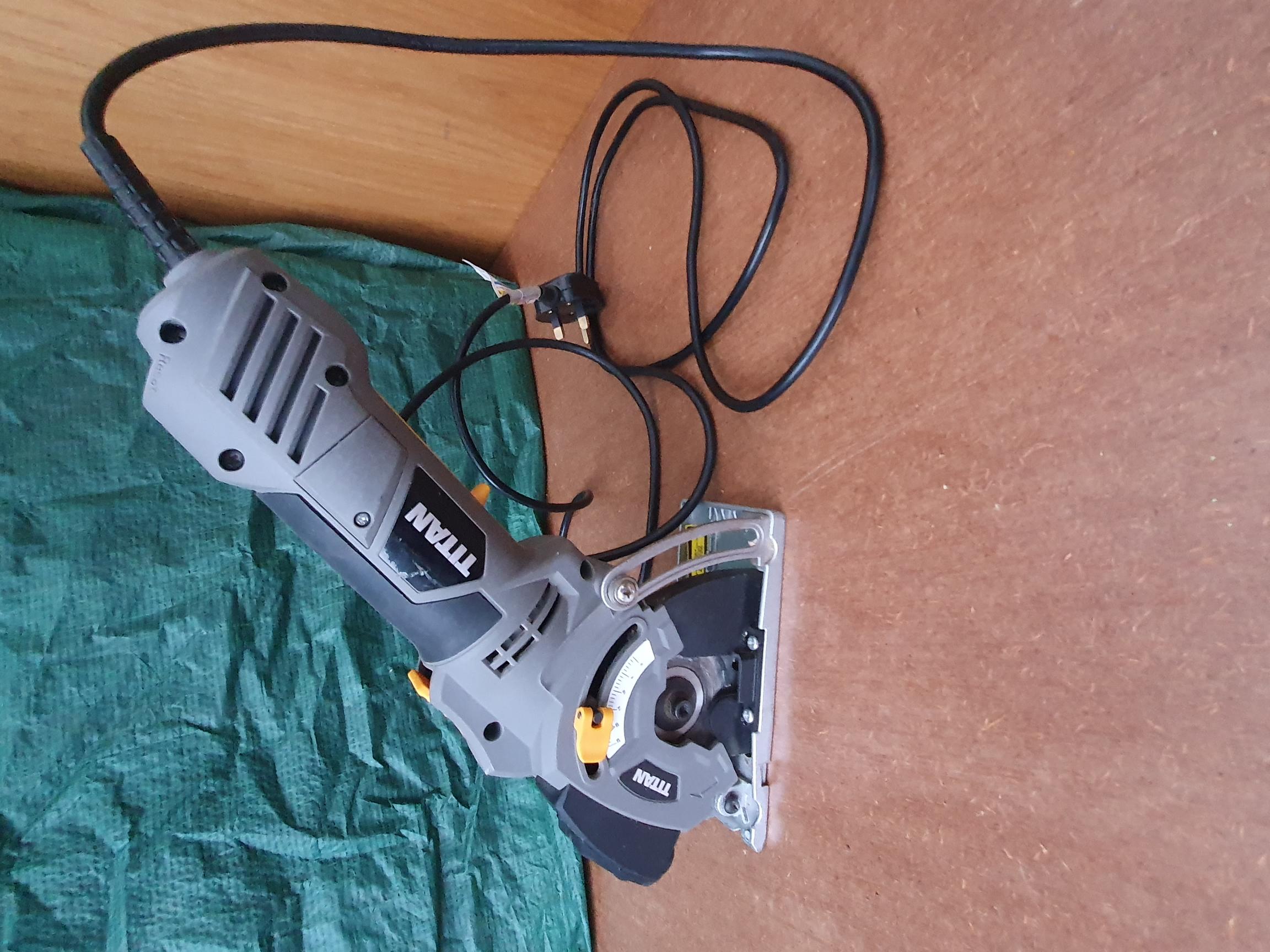 Titan TTB689CSW 600W Corded Compact Circular Saw