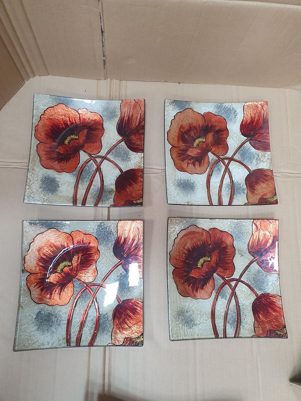 Lot 392: A Set of Four Contemporary Poppy Motif Square Glass Plates
