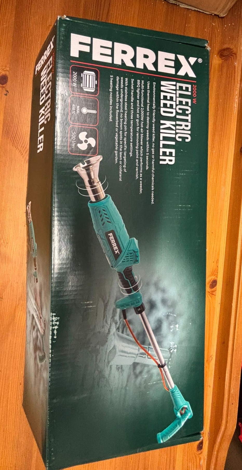 A Ferrex 2000W Electric Weed Killer and Hot Air Blower