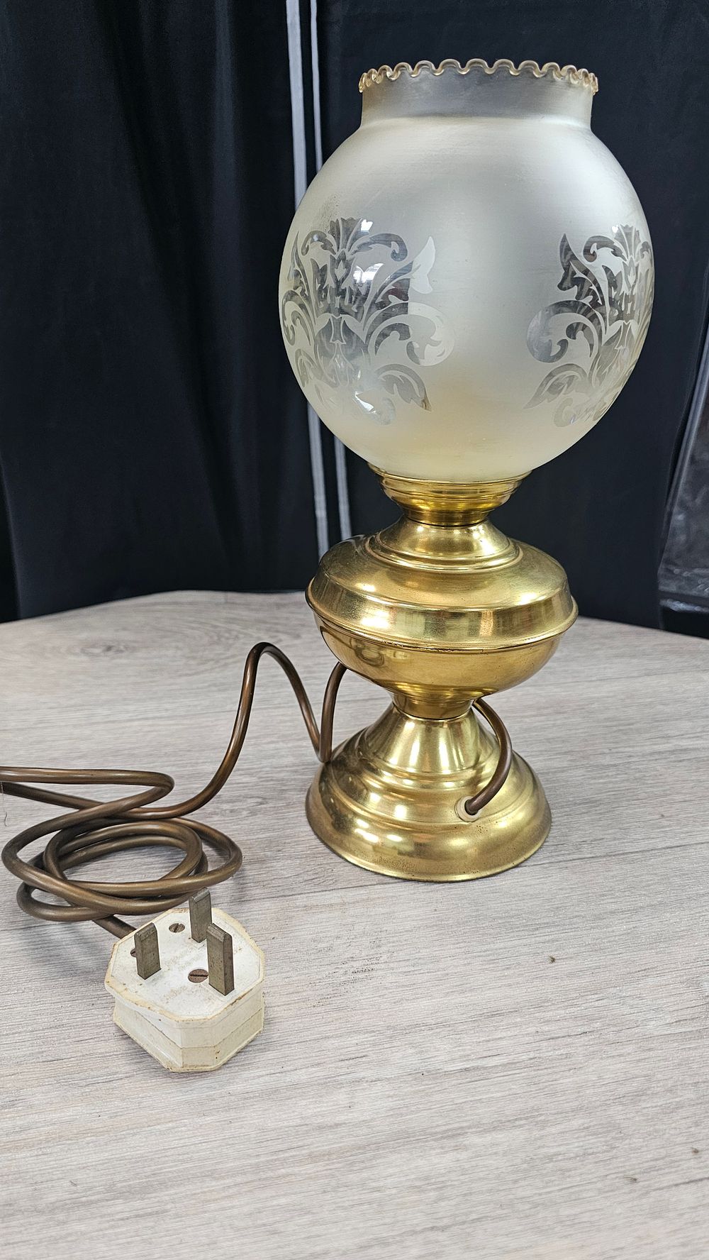 Lot 146: Victorian Style Brass Table Lamp with Frosted Glass Shade