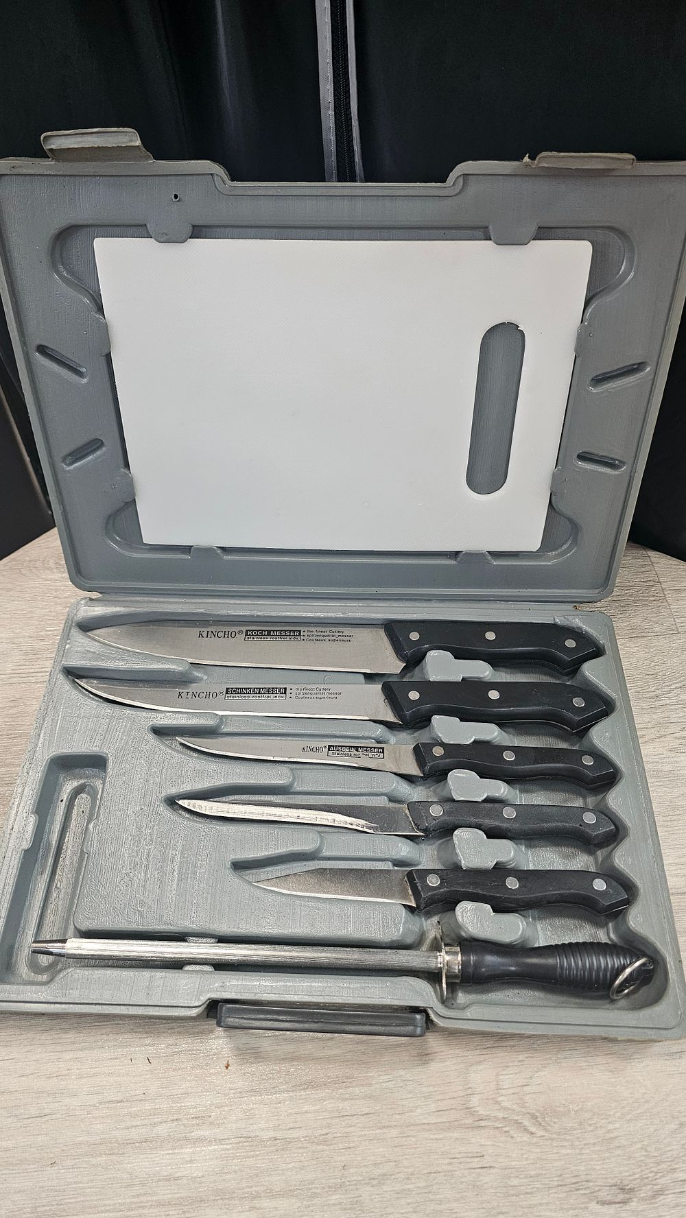 Lot 150: Kincho Stainless Steel 7-Piece Kitchen Knife Set inc Cutting Board - Used Condition