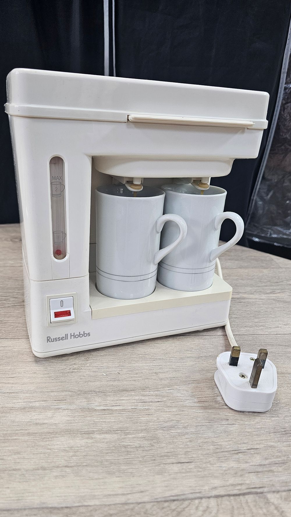 Lot 167: Russell Hobbs Cream Plastic Two Cup Coffee Maker With Matching Mugs - Good Used Condition