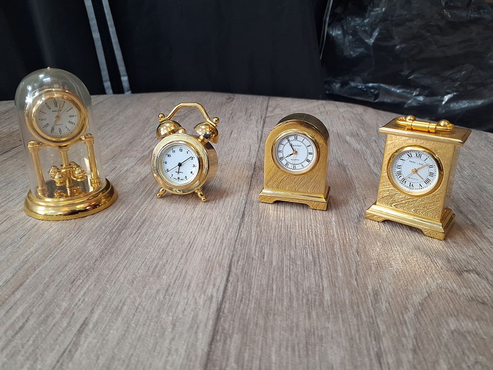 Lot 188: Park Lane and Unistar Gold Toned Miniature Mantel Clocks - Very Good Condition