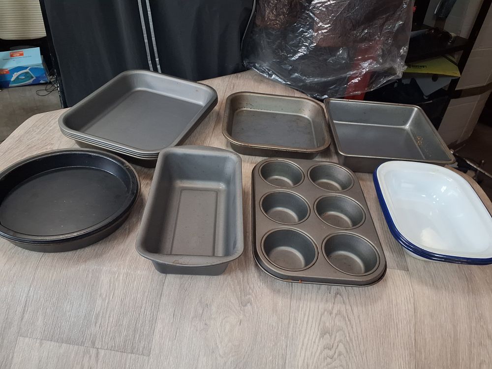 Lot 220: Eleven Piece Mixed Non-stick and Enamel Bakeware Set - Used Condition