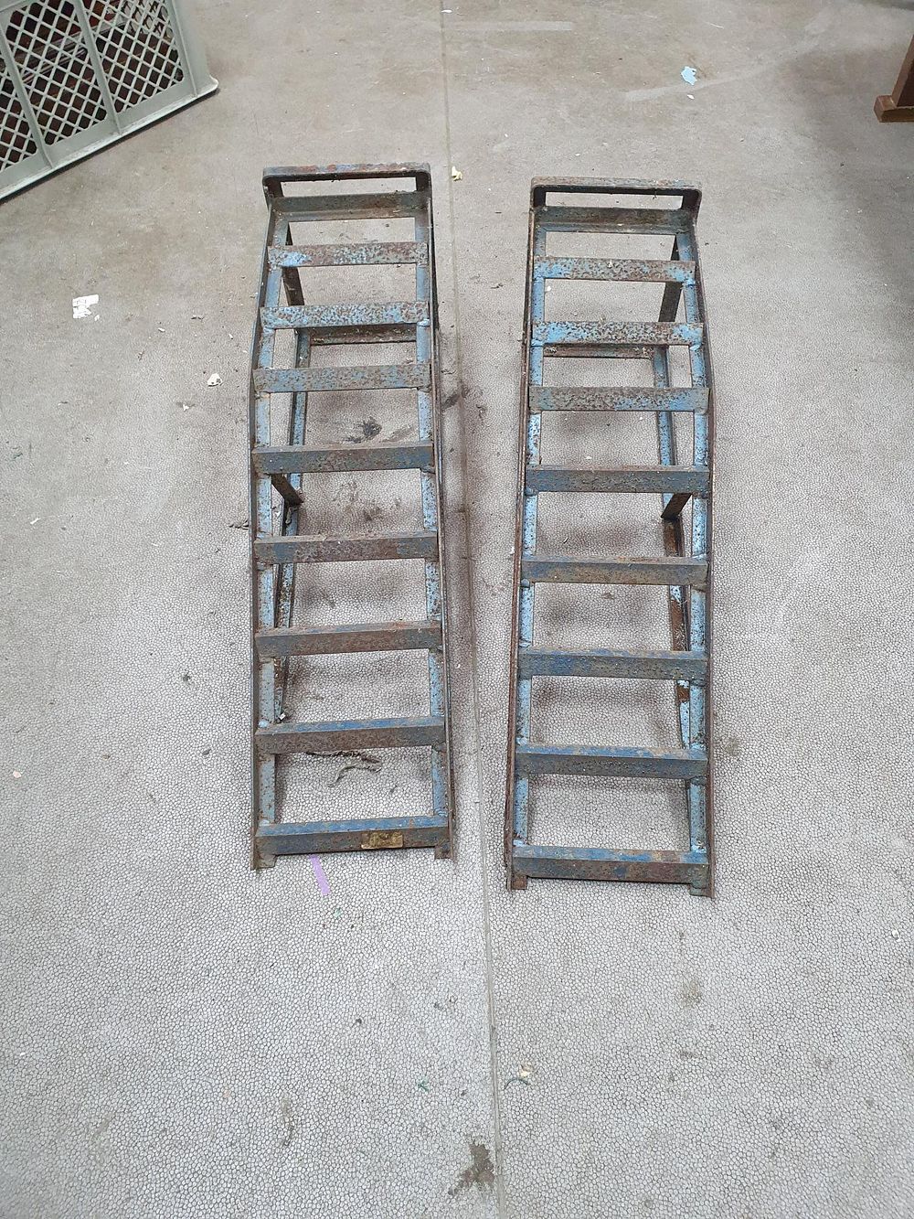 Lot 257: A Pair of Blue Fabricated Steel Heavy Duty Vehicle Ramps
